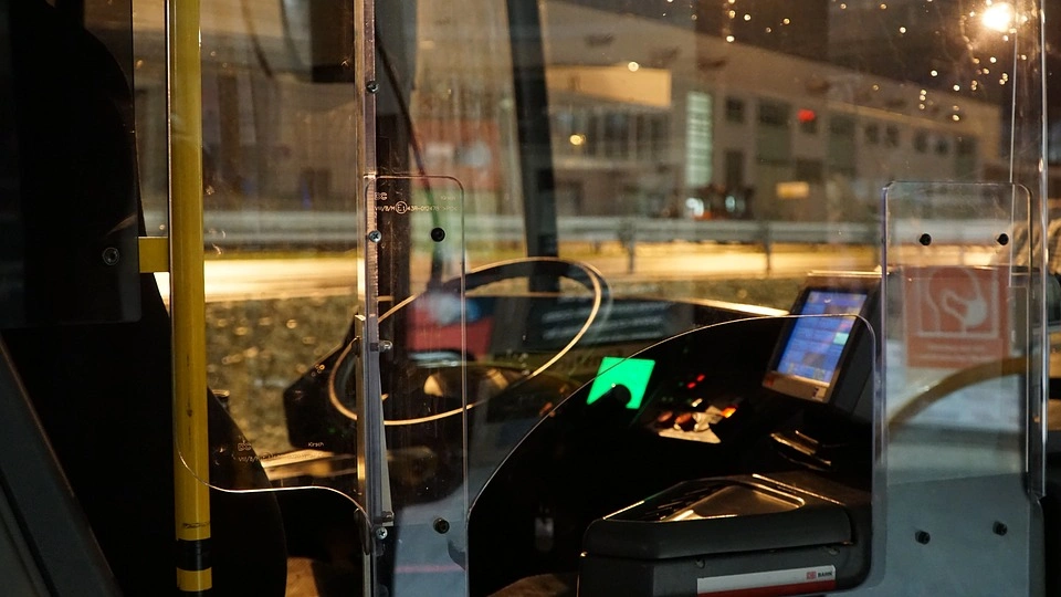 Vyučit se řidičem autobusu? Nedostatek řidičů v MHD možná způsobí vznik nového učebního oboru