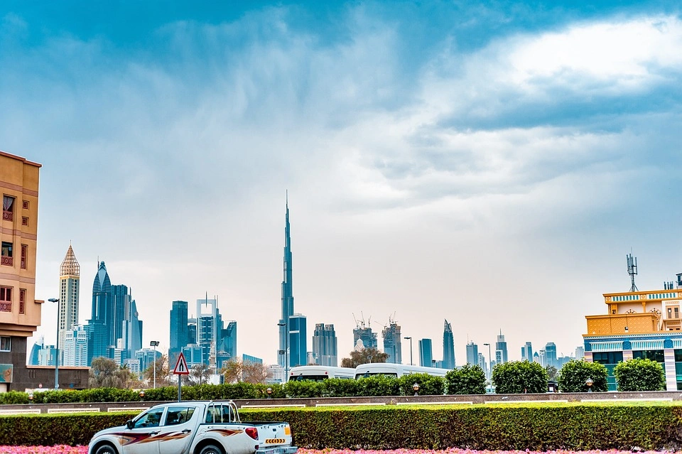 Okolo mrakodrapu Burj Khalifa by měla vzniknout obří prstencovitá stavba