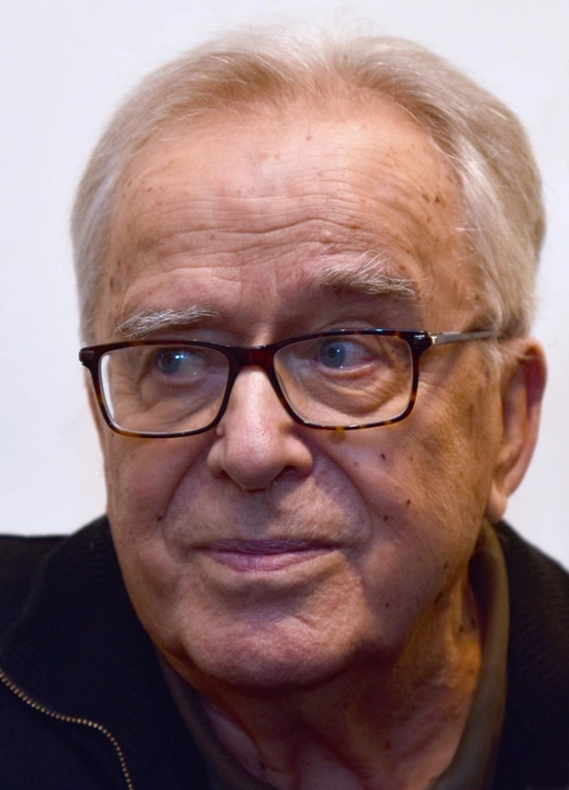 Typograf, grafický designér, emeritní rektor UMPRUM. Připomeňme si osobnost Zdeňka Zieglera, který nedávno oslavil 90. narozeniny.