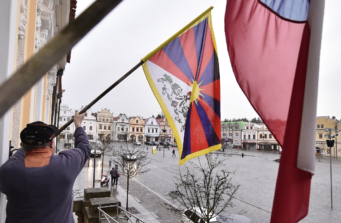 Školy letos opět vyvěsí tibetskou vlajku